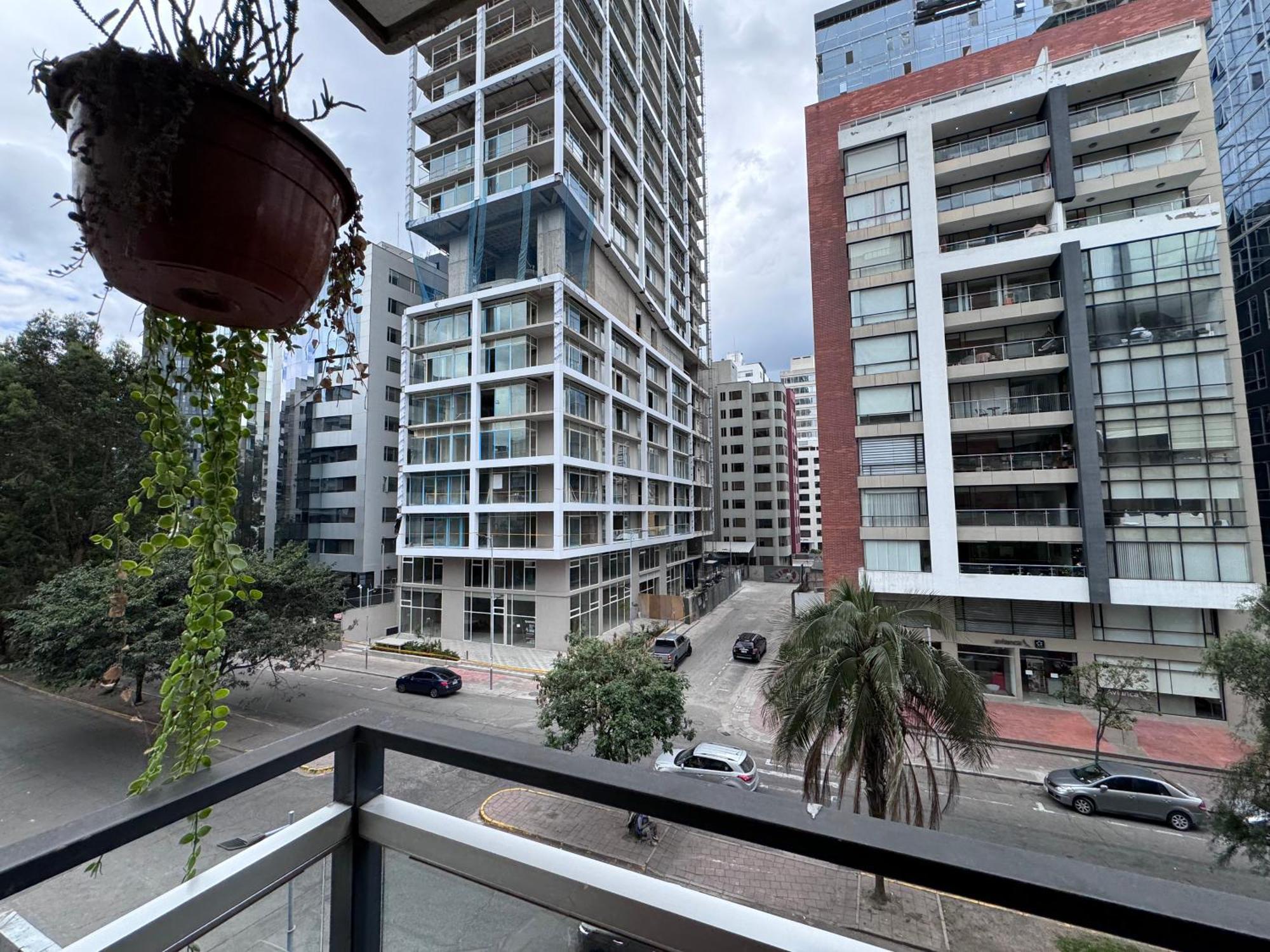 Departamento De Lujo 3 Dormitorios, 5 Camas, 1 Sofa Cama, 11 Personas, Con Terraza Abierta, Wiffi Y Parking Free * Quito