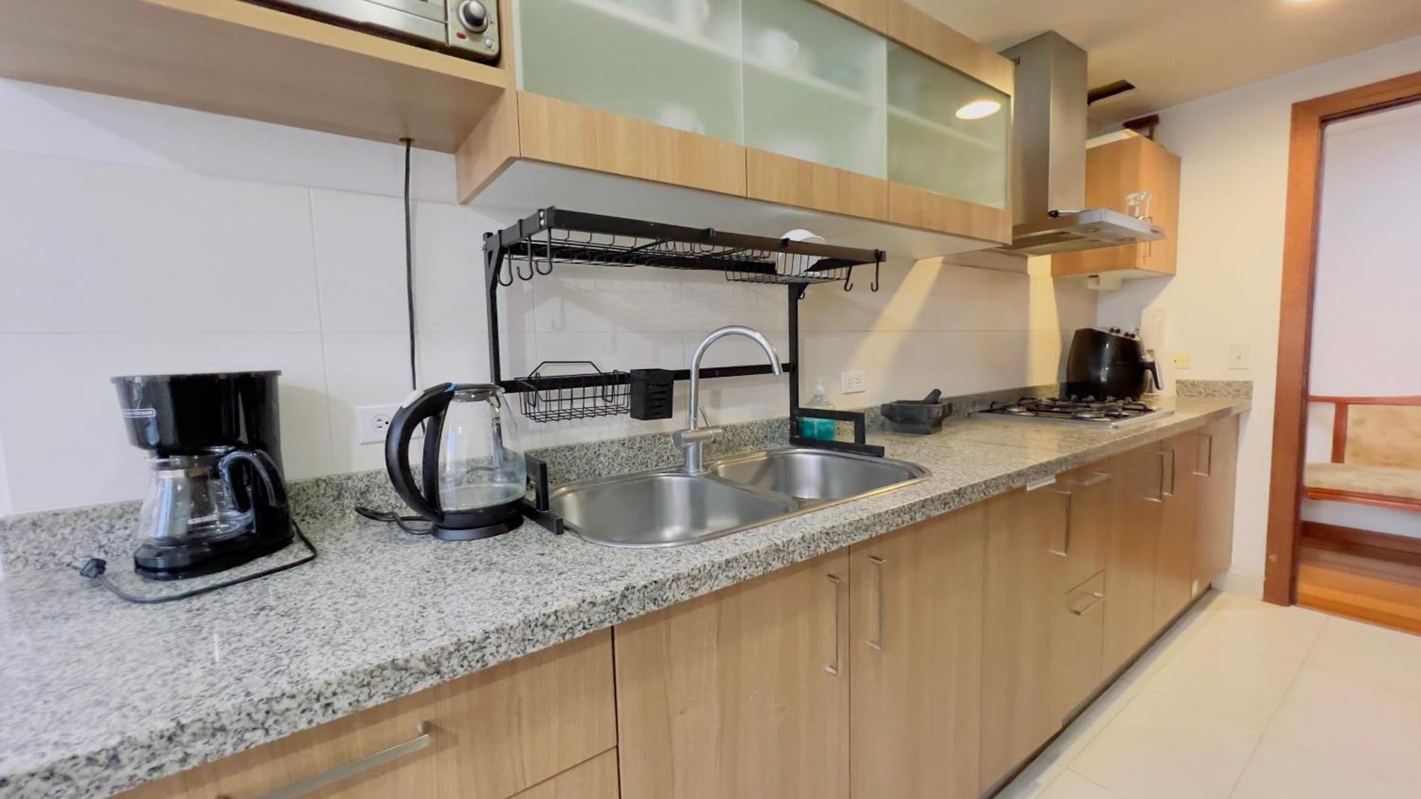 Departamento De Lujo 3 Dormitorios, 5 Camas, 1 Sofa Cama, 11 Personas, Con Terraza Abierta, Wiffi Y Parking Free Appartement Quito