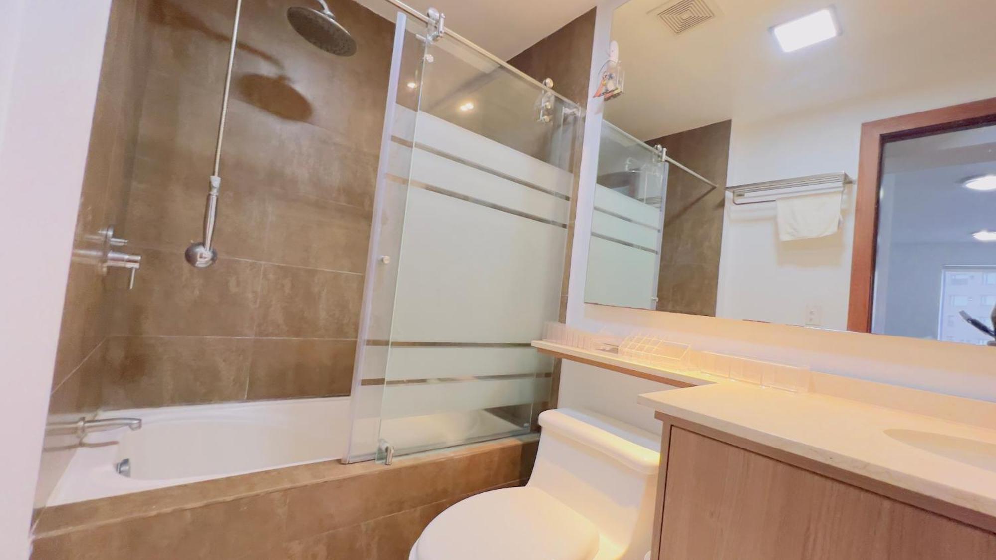 Departamento De Lujo 3 Dormitorios, 5 Camas, 1 Sofa Cama, 11 Personas, Con Terraza Abierta, Wiffi Y Parking Free * Quito