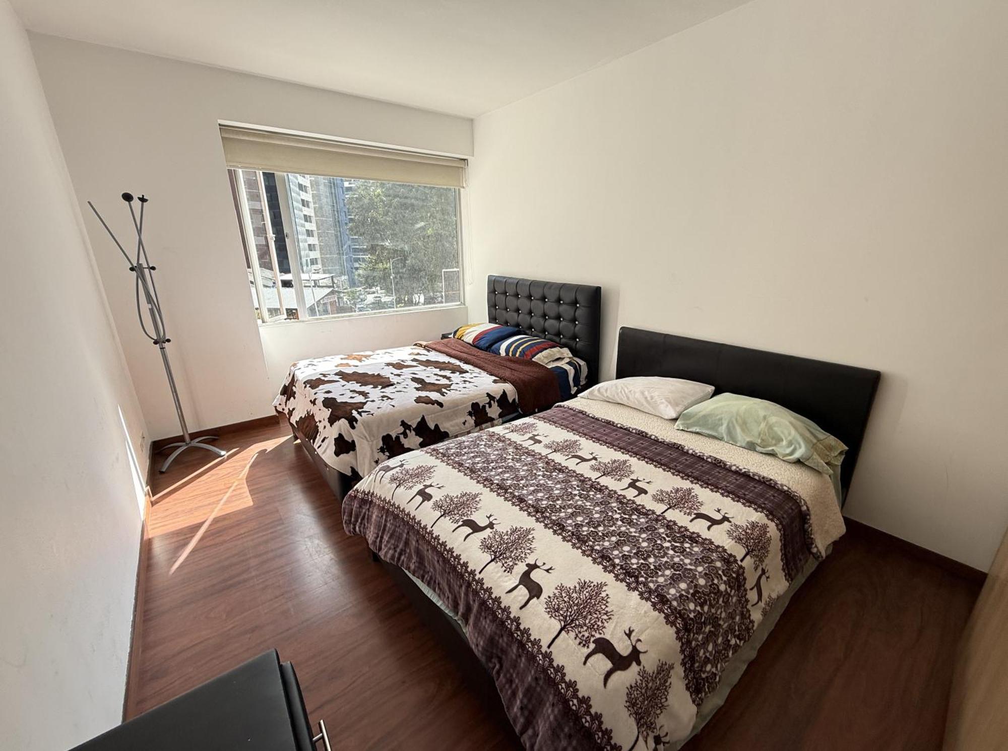 Departamento De Lujo 3 Dormitorios, 5 Camas, 1 Sofa Cama, 11 Personas, Con Terraza Abierta, Wiffi Y Parking Free Appartement Quito